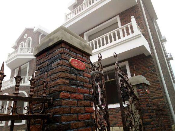 因?yàn)楦F相親被嫌棄，5年后逆襲回鄉(xiāng)建豪宅