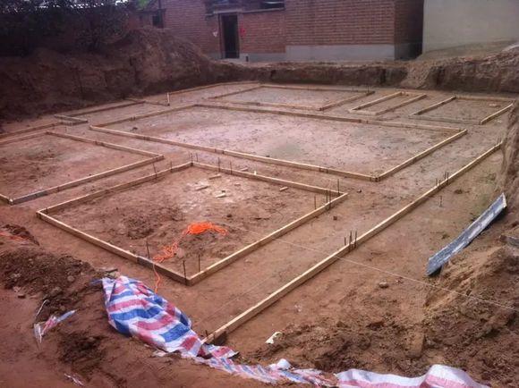 因?yàn)楦F相親被嫌棄，5年后逆襲回鄉(xiāng)建豪宅