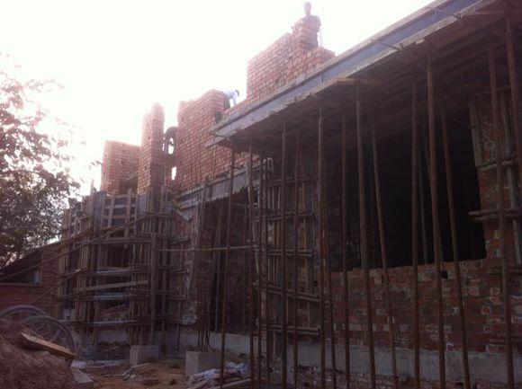 因?yàn)楦F相親被嫌棄，5年后逆襲回鄉(xiāng)建豪宅