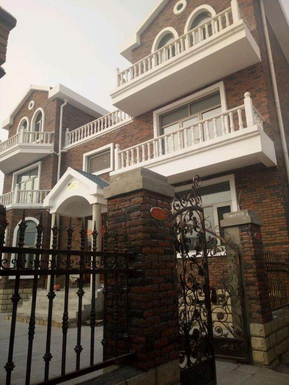 因?yàn)楦F相親被嫌棄，5年后逆襲回鄉(xiāng)建豪宅