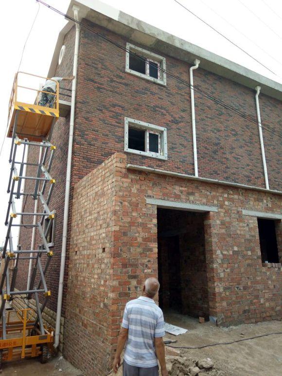 因?yàn)楦F相親被嫌棄，5年后逆襲回鄉(xiāng)建豪宅