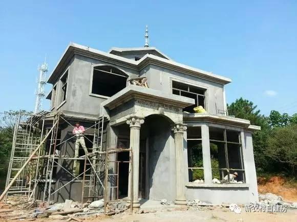 牛人自述：25萬建別墅，引10萬網(wǎng)友圍觀，爭相稱贊