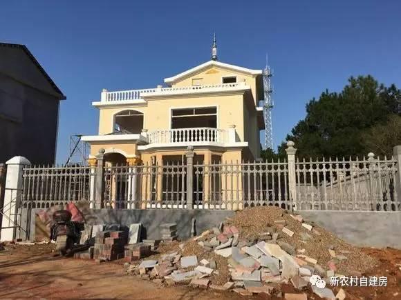 牛人自述：25萬建別墅，引10萬網(wǎng)友圍觀，爭相稱贊