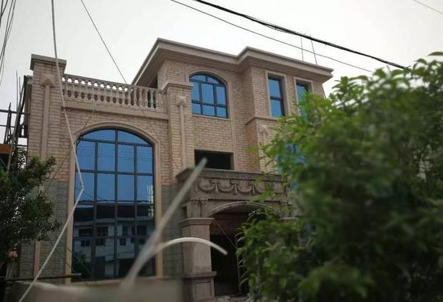 兄弟一起建別墅，35萬一人一棟，這下公平了