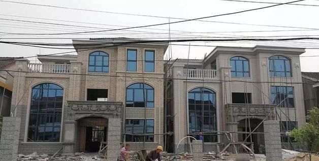 兄弟一起建別墅，35萬一人一棟，這下公平了