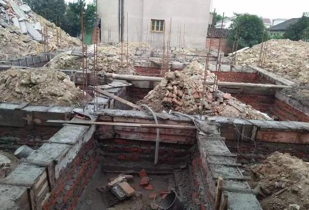 兄弟一起建別墅，35萬一人一棟，這下公平了