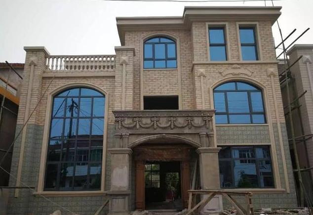 兄弟一起建別墅，35萬一人一棟，這下公平了