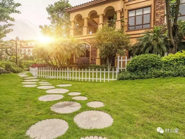 父親節(jié)剛過，她便回到北京郊區(qū)為父親蓋了一棟新型的裝配式房屋