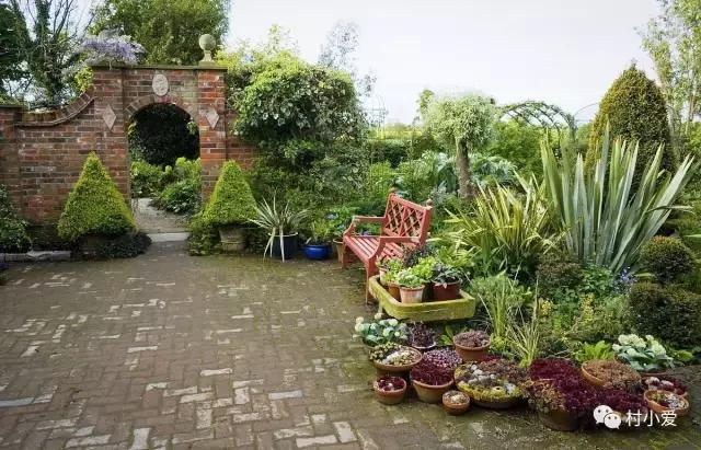 父親節(jié)剛過，她便回到北京郊區(qū)為父親蓋了一棟新型的裝配式房屋