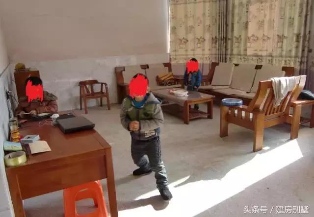 湖北農(nóng)村自建房，村民不讓修馬路，全程用馬拉材料