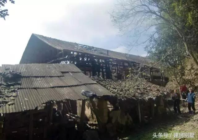 湖北農(nóng)村自建房，村民不讓修馬路，全程用馬拉材料