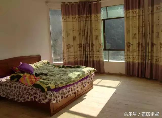 湖北農(nóng)村自建房，村民不讓修馬路，全程用馬拉材料