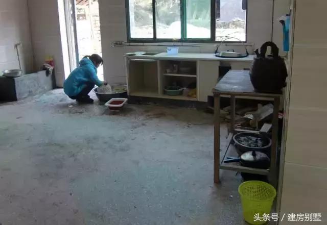 湖北農(nóng)村自建房，村民不讓修馬路，全程用馬拉材料