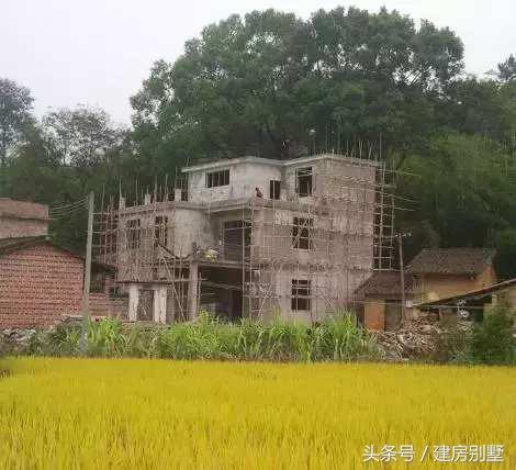 偏僻山村父母承包全村50%土地耕種，自建三層樓房為兒娶妻