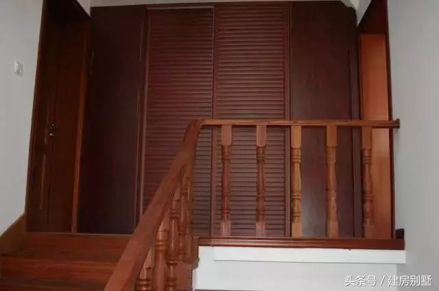 資金被股市套牢，一家三口80萬回村蓋座帶中式庭院的別墅