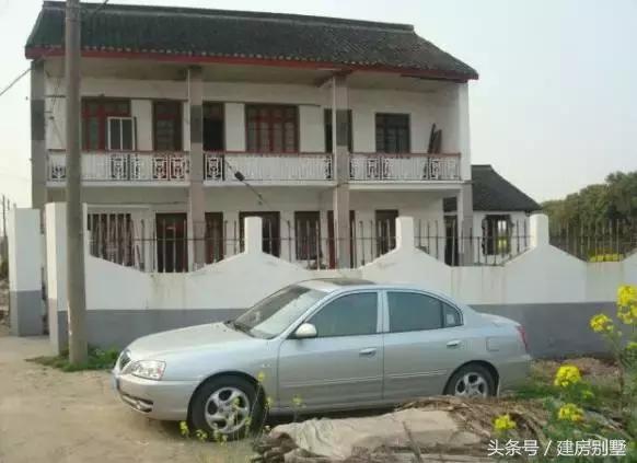 資金被股市套牢，一家三口80萬回村蓋座帶中式庭院的別墅