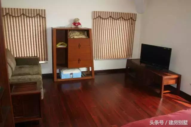 資金被股市套牢，一家三口80萬回村蓋座帶中式庭院的別墅