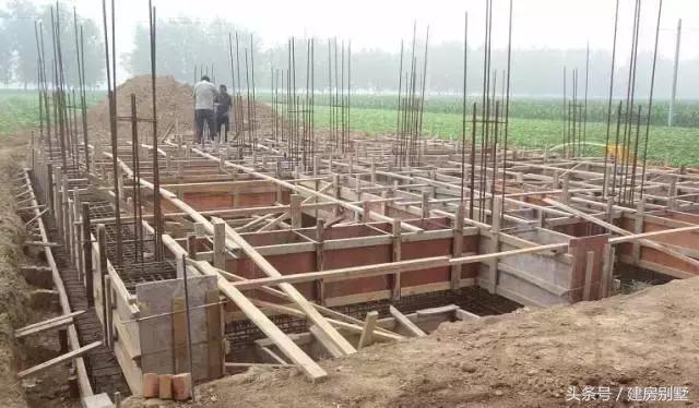 雙職工夫妻回安徽老家自建房，5歲女兒最愛田園生活