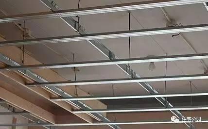 裝吊頂龍骨最容易偷工減料的3種方式，施工隊敢這么做立馬叫他走人！