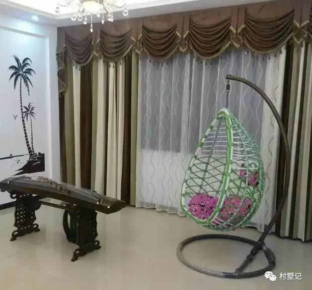 這棟別墅內外文化范！文化石、車庫、吧臺、挑空客廳處處都是品味