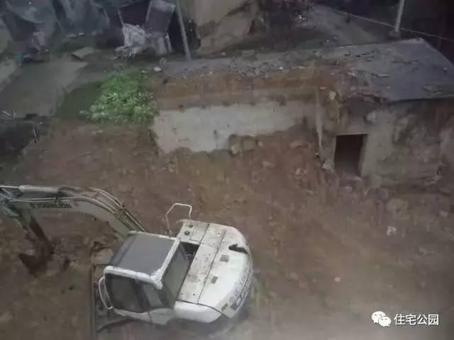 重慶蓋房直播，房主充當小工親自上陣，建成36萬引全村圍觀！