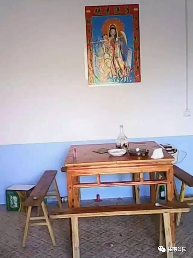 重慶蓋房直播，房主充當小工親自上陣，建成36萬引全村圍觀！