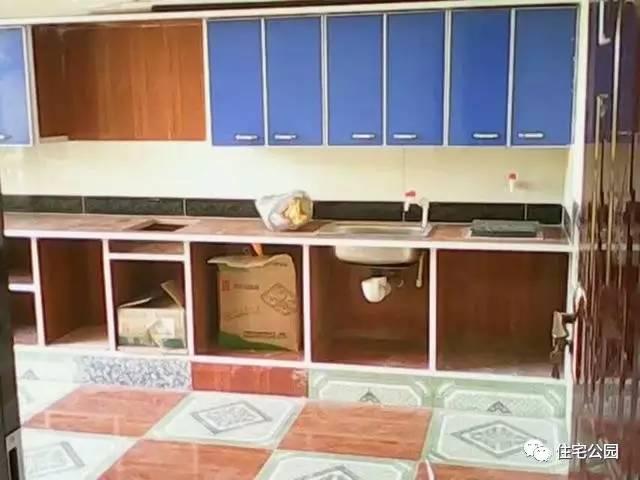 重慶蓋房直播，房主充當小工親自上陣，建成36萬引全村圍觀！