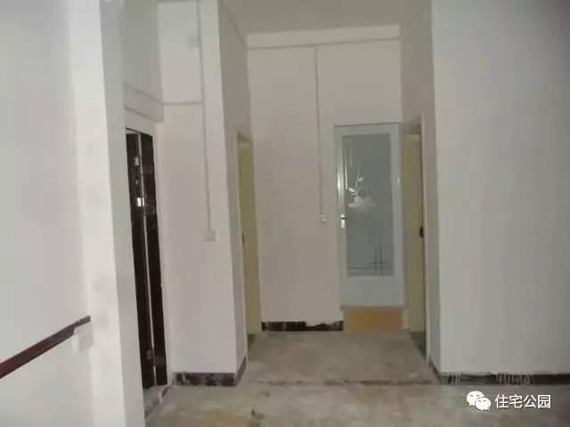 重慶蓋房直播，房主充當小工親自上陣，建成36萬引全村圍觀！