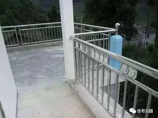 重慶蓋房直播，房主充當小工親自上陣，建成36萬引全村圍觀！