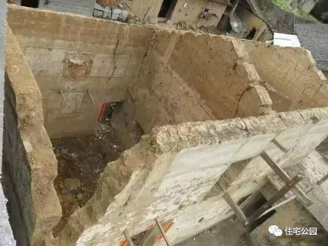 重慶蓋房直播，房主充當小工親自上陣，建成36萬引全村圍觀！