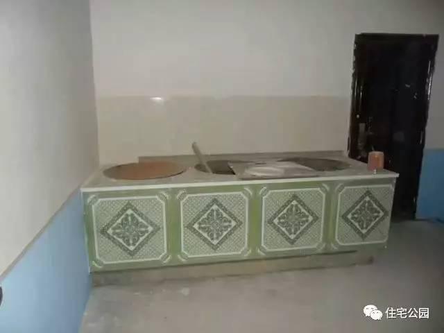 重慶蓋房直播，房主充當小工親自上陣，建成36萬引全村圍觀！