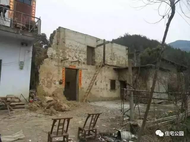 重慶蓋房直播，房主充當小工親自上陣，建成36萬引全村圍觀！