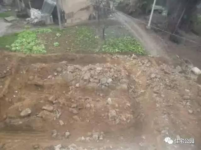 重慶蓋房直播，房主充當小工親自上陣，建成36萬引全村圍觀！