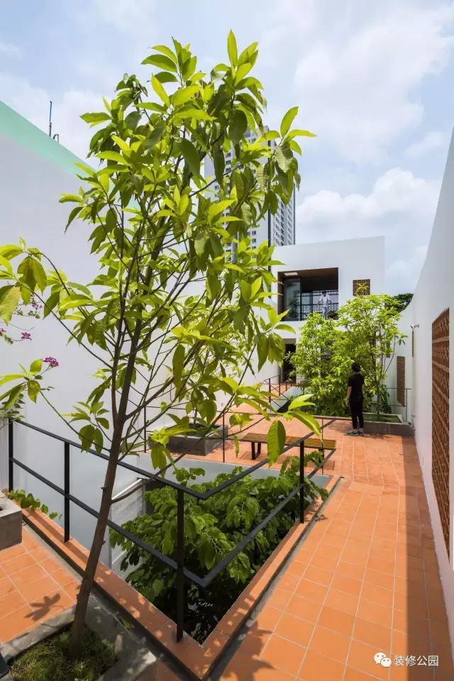 自建房屋做民宿，花磚庭院連廊不可少，狹長(zhǎng)地塊也不怕