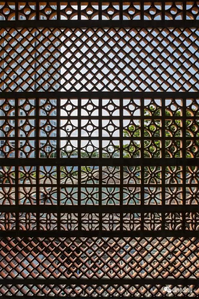 自建房屋做民宿，花磚庭院連廊不可少，狹長(zhǎng)地塊也不怕