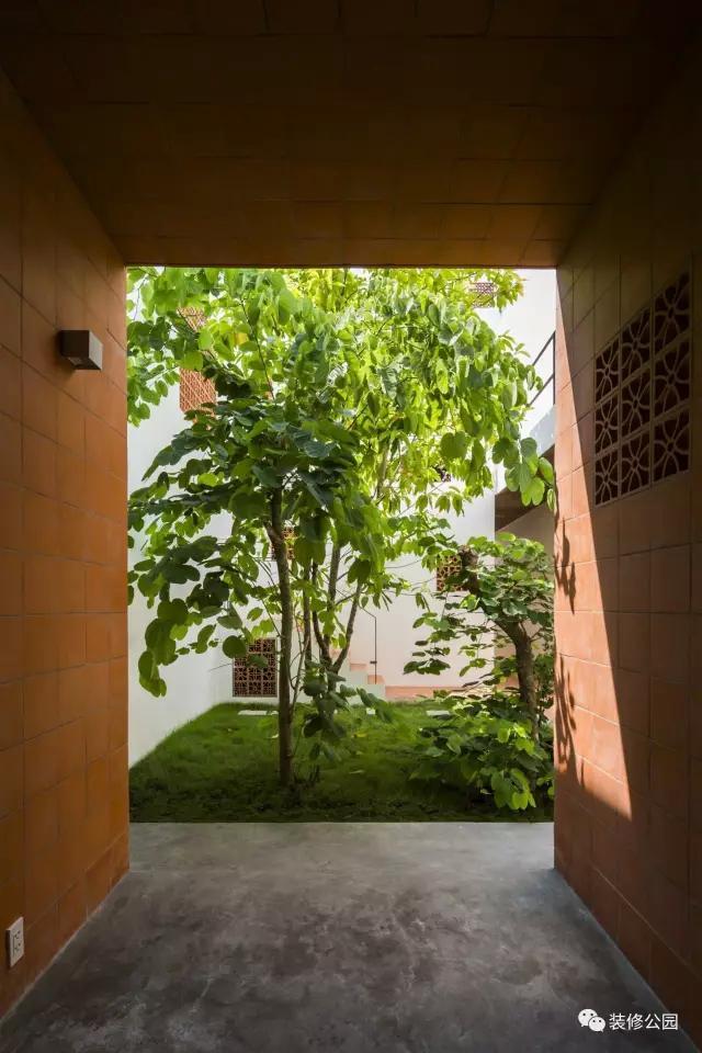 自建房屋做民宿，花磚庭院連廊不可少，狹長(zhǎng)地塊也不怕