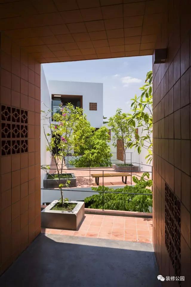 自建房屋做民宿，花磚庭院連廊不可少，狹長(zhǎng)地塊也不怕