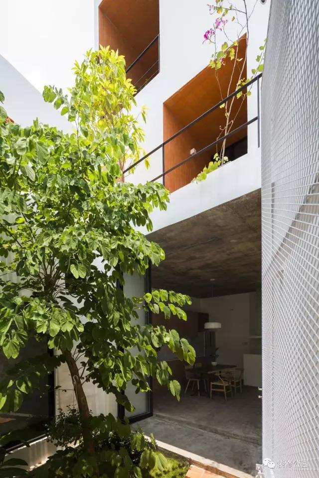 自建房屋做民宿，花磚庭院連廊不可少，狹長(zhǎng)地塊也不怕