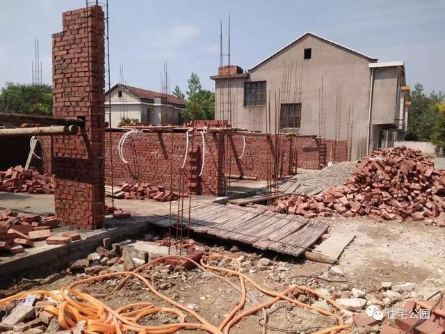 湖南大叔35萬(wàn)蓋別墅含外裝修，他是怎么做到的？