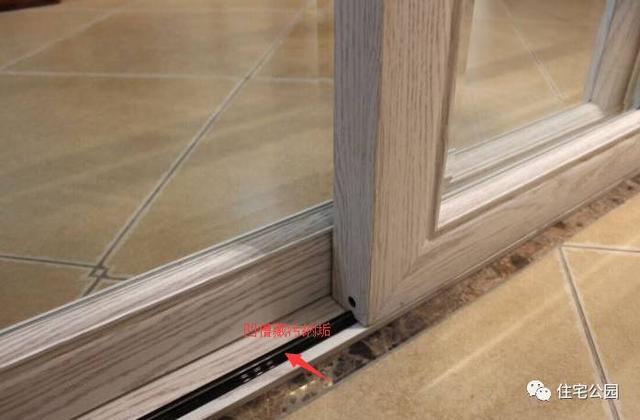 內(nèi)開外開平推？一棟房5個衛(wèi)生間裝了4種門！朋友一解釋決定回家弄一樣