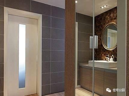 內(nèi)開外開平推？一棟房5個衛(wèi)生間裝了4種門！朋友一解釋決定回家弄一樣