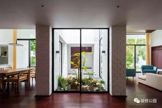 農(nóng)村別墅平屋頂坡屋頂都老了，看看人家樓梯頂，庭院露臺都包了