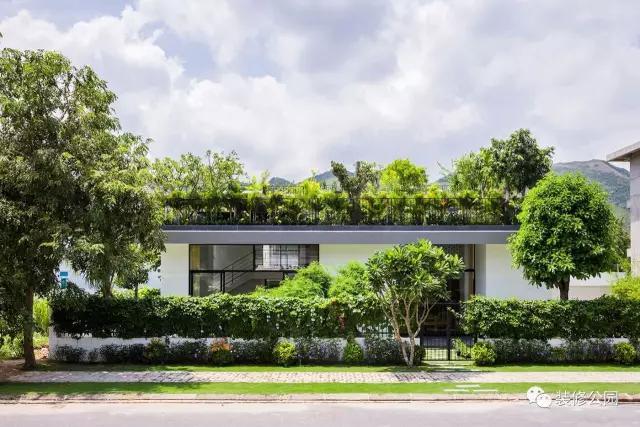 農(nóng)村別墅平屋頂坡屋頂都老了，看看人家樓梯頂，庭院露臺都包了