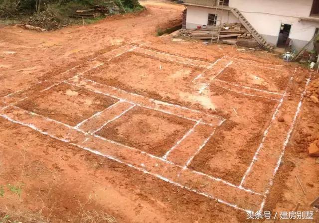 建房不易，開工一年多了，還只有個毛坯空殼子