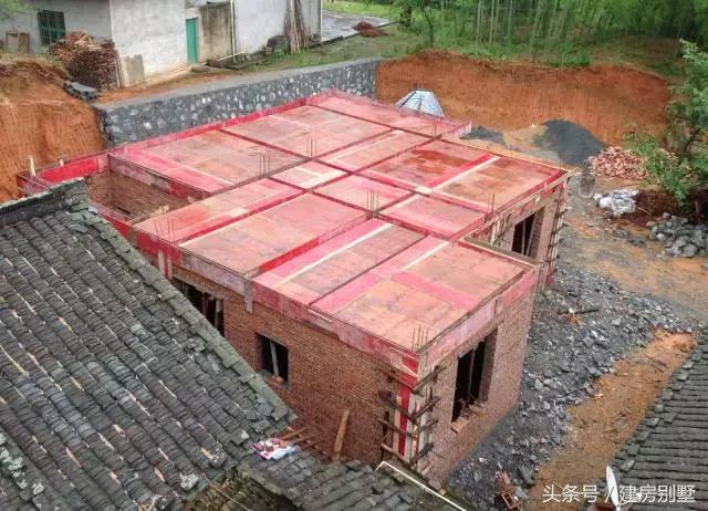 建房不易，開工一年多了，還只有個毛坯空殼子