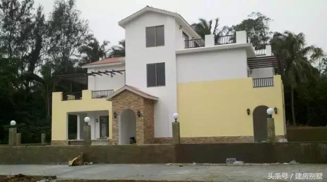 海南網(wǎng)友33萬(wàn)農(nóng)村自建房，跟趙本山那套別墅有的一拼