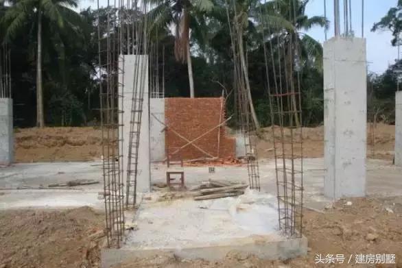 海南網(wǎng)友33萬(wàn)農(nóng)村自建房，跟趙本山那套別墅有的一拼