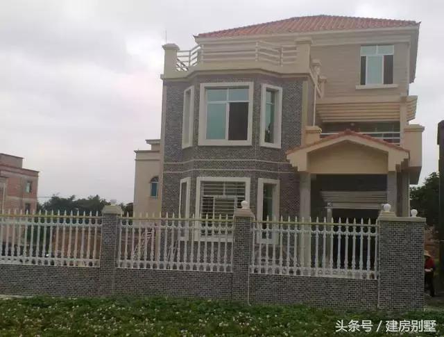 粵西網(wǎng)友自建庭院式別墅，全框架結(jié)構(gòu)被說太土豪