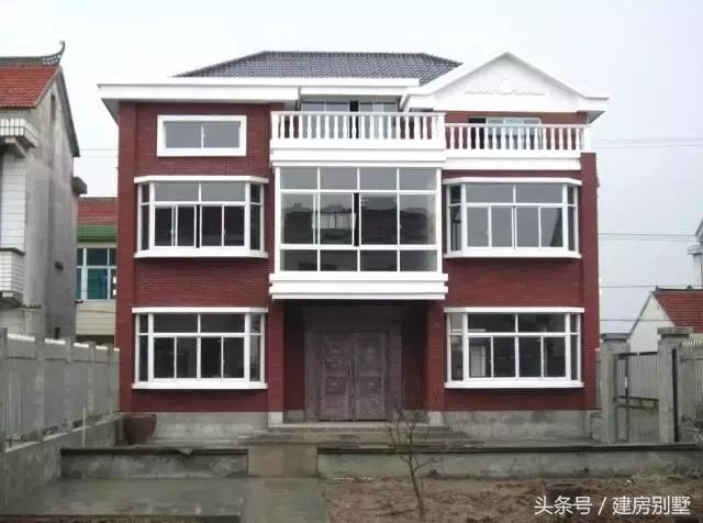 江蘇美女回娘家干了件動(dòng)靜不小的事兒，鄰村的都跑來看熱鬧