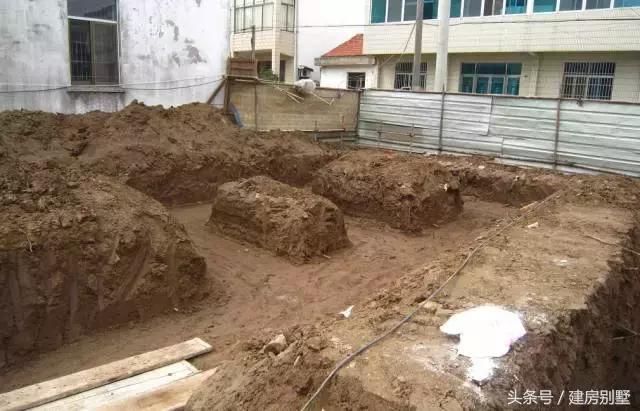 江蘇美女回娘家干了件動(dòng)靜不小的事兒，鄰村的都跑來看熱鬧